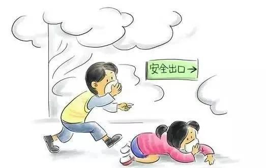 熊孩子把舌头冻到栏杆上,熊孩子皮到极致