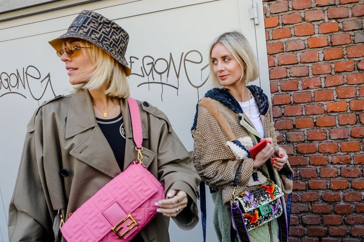 值得买的时尚包包品牌有哪些呢,哪个牌子的包包好看又时尚