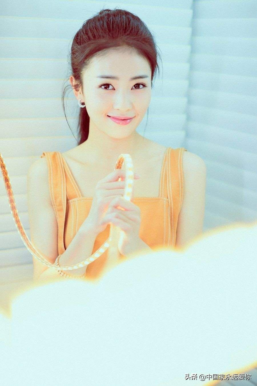 白鹿是如何从网红模特变成演员的,白鹿是怎么逆袭成明星的