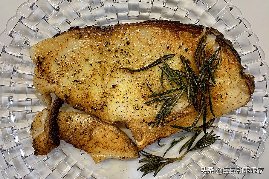 意境菜烹饪分享香煎法国银鳕鱼,黄油香煎银鳕鱼的正确方法视频