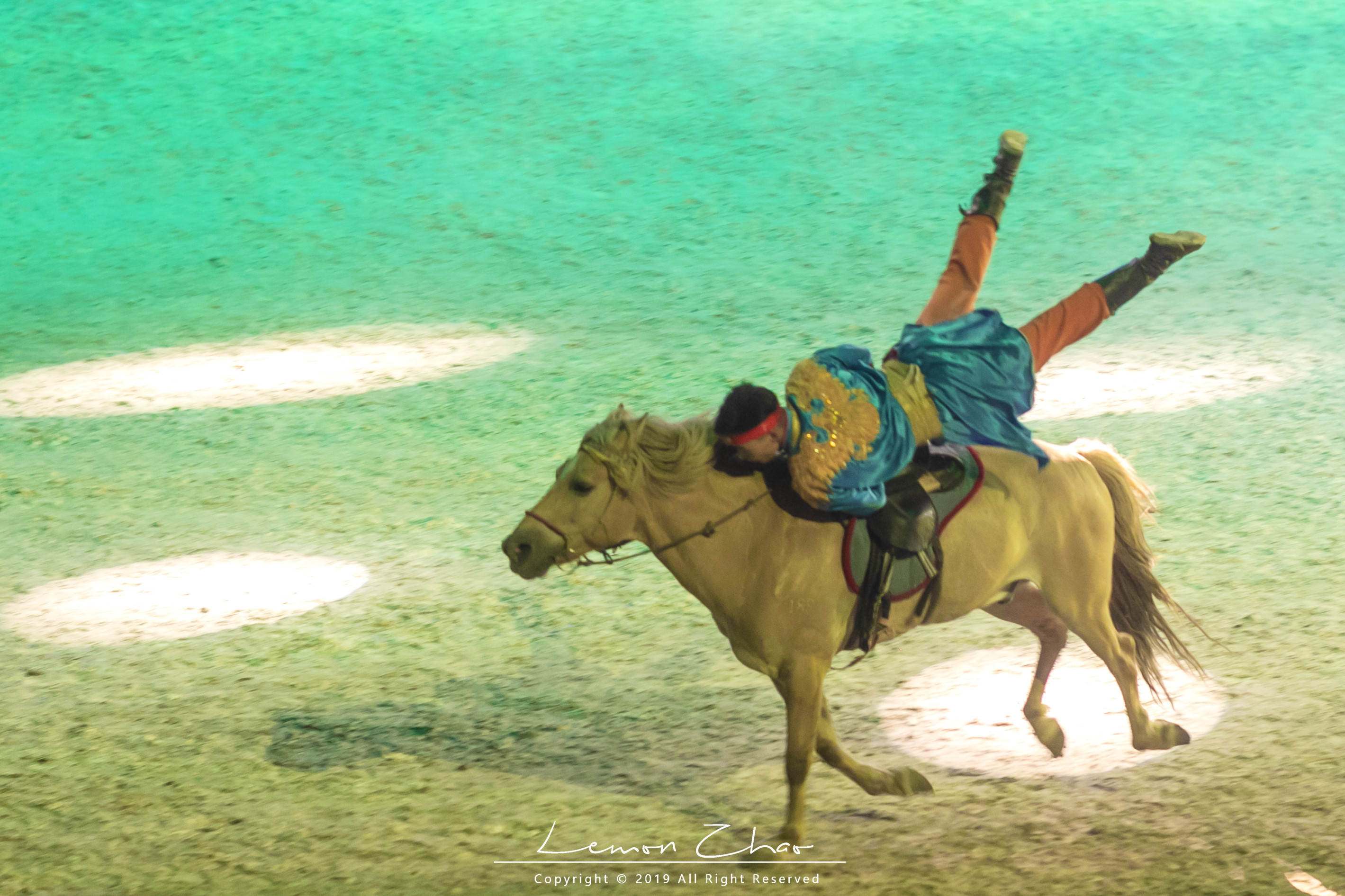 南方人内蒙古骑马体验,南方游客偶遇内蒙古牧民