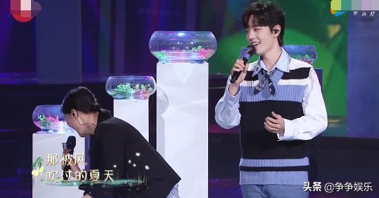 那英与肖战评价周深视频,那英肖战听周深唱歌