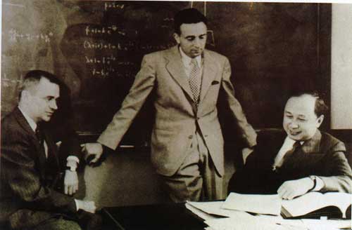 毛主席给钱学森递烟，还没给到又收了回去，毛主席：要自力更生