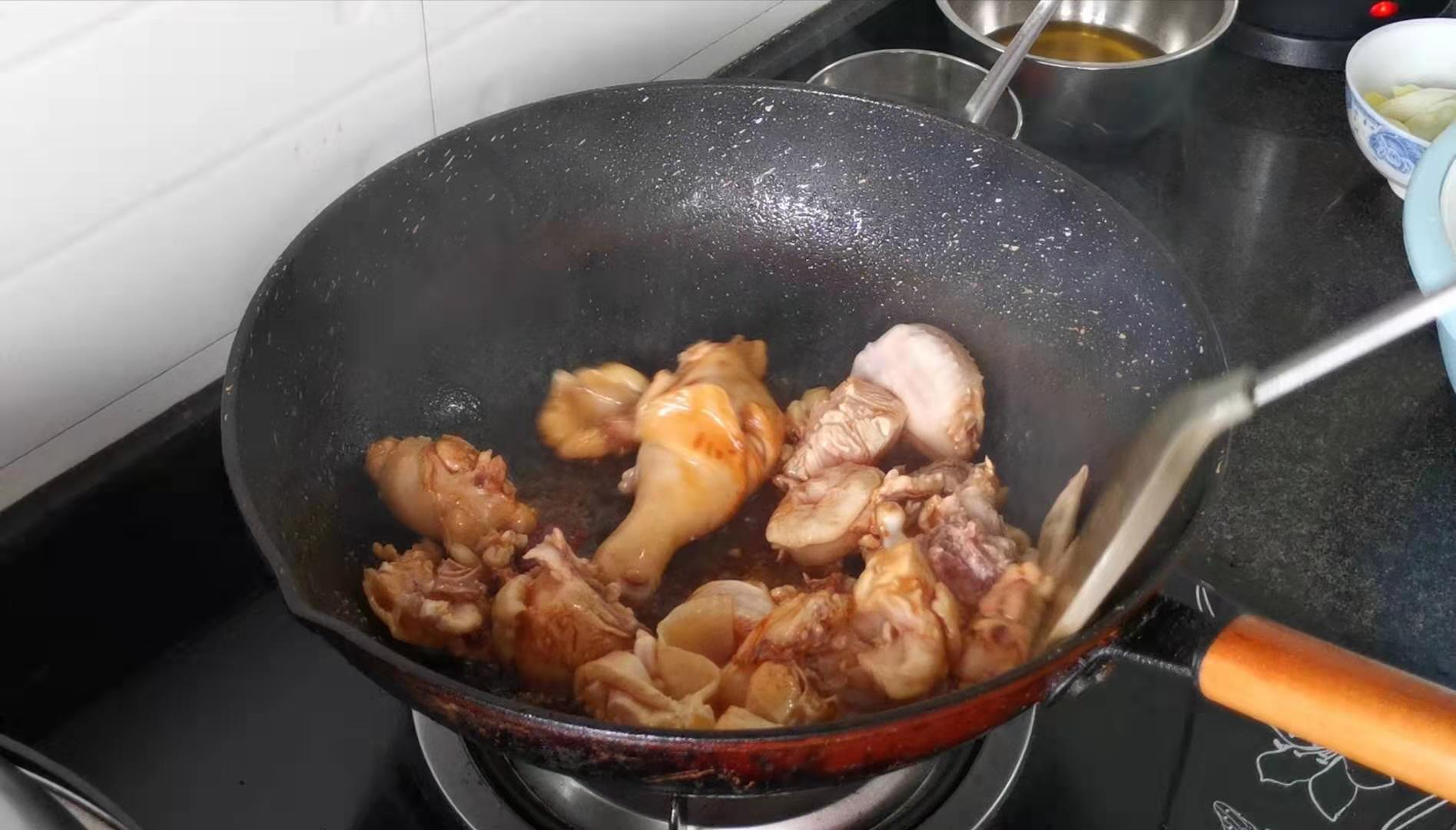 炖鸡肉中途关火再炖能熟么,炖鸡肉切记不要焯水和直接下锅