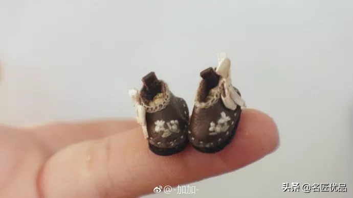 怎么用不要的衣服给玩偶做裙子,怎么给小玩偶做好看的小裙子