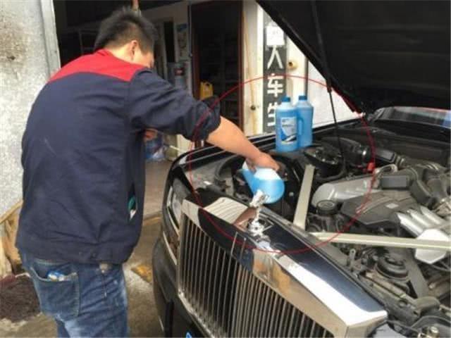 买劳斯莱斯跑婚车多久能回本,买个二手劳斯莱斯跑婚车划算吗