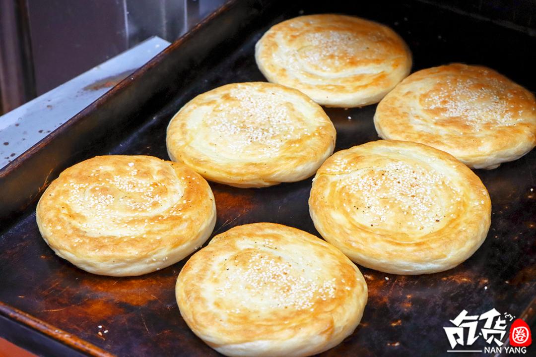 南阳这家羊肉汤，每天卖出200碗！进门先排队，羊肉包子抢着吃