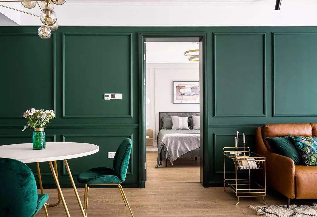 卧室里卫生间门对着床怎么处理的,卧室和卫生间一墙之隔潮湿