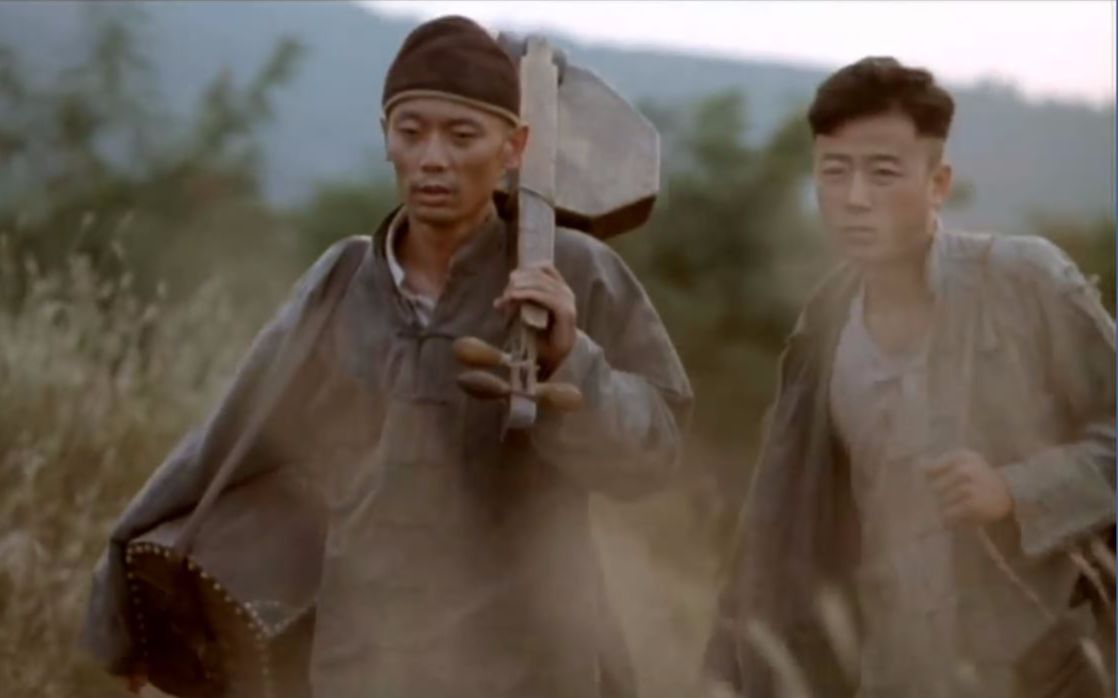 张艺谋拍活着余华赚了还是赔了,余华的哪部小说被张艺谋拍成电影