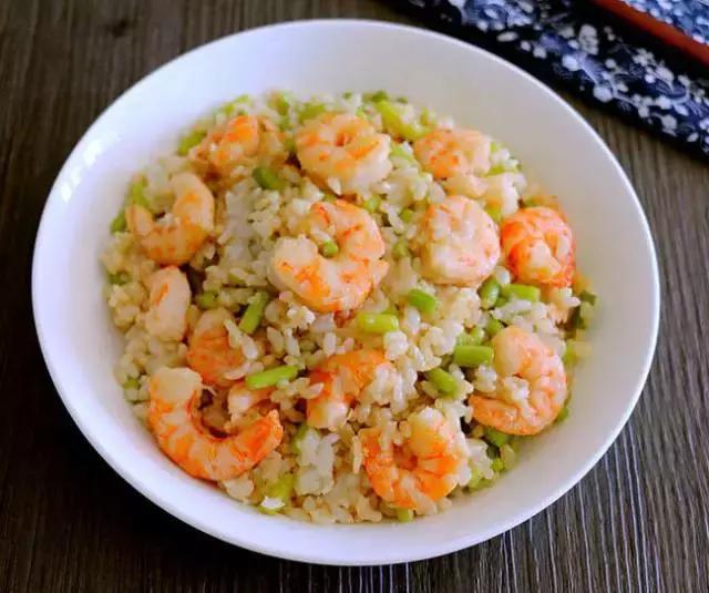 蛋炒饭简单版怎么做,蛋炒饭简单菜谱