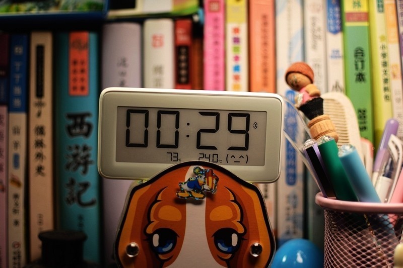 米家温湿监测电子表怎么调时间,米家温湿度电子表调时间