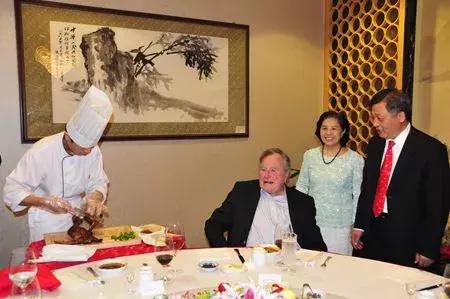 美国老布什总统逝世葬礼,美国前总统老布什跳伞