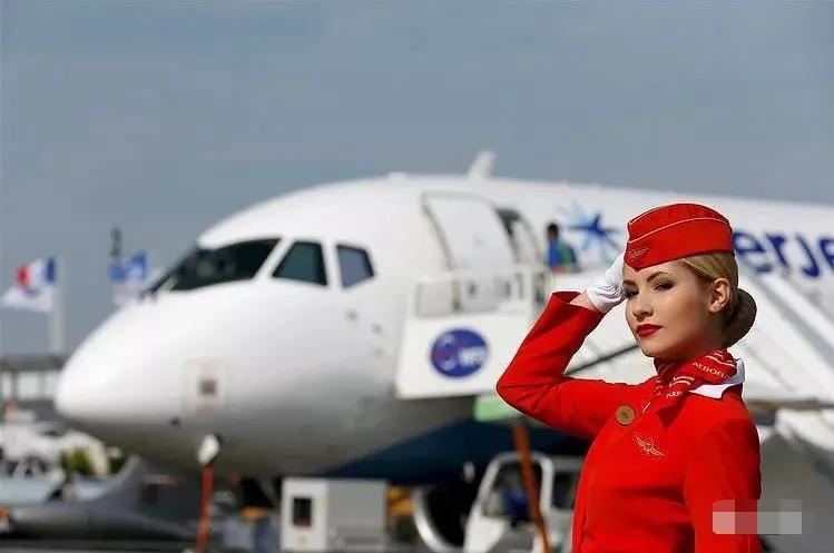中国国际航空空姐黑白制服,各大航空公司制服照片