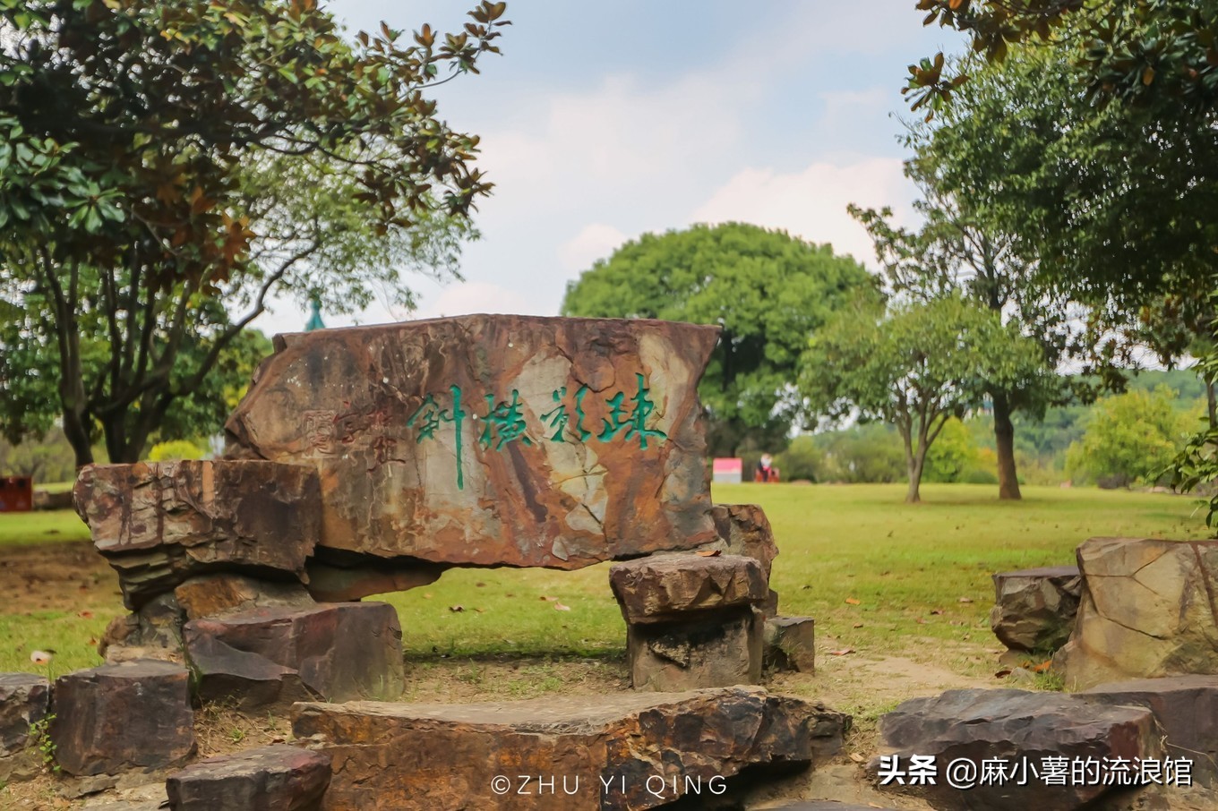 无锡梅园不只能赏梅，初秋近万亩百合花海盛放，小姐姐直呼太美了