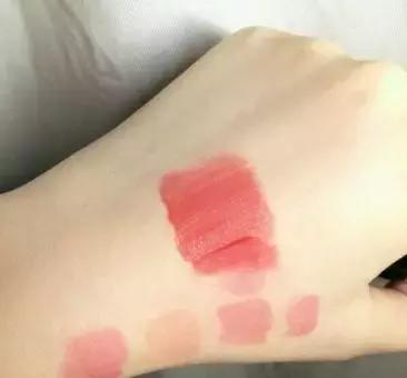 职场口红色推荐显白潮色,比较适合上班涂比较淡的口红