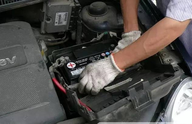 忘关大灯车子没电打不着火怎么办,车停了一晚忘记关大灯有什么影响