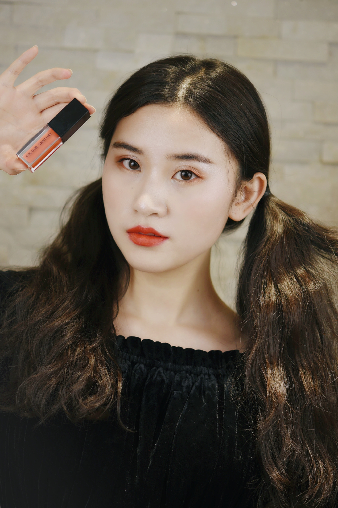 只卖一个色号唇釉哑光,唇釉99元一支