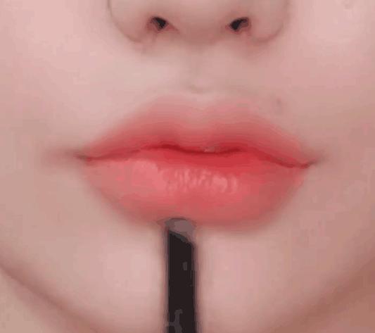 这些错误涂口红的方法，你踩雷了吗？一篇教你学会正确涂口红