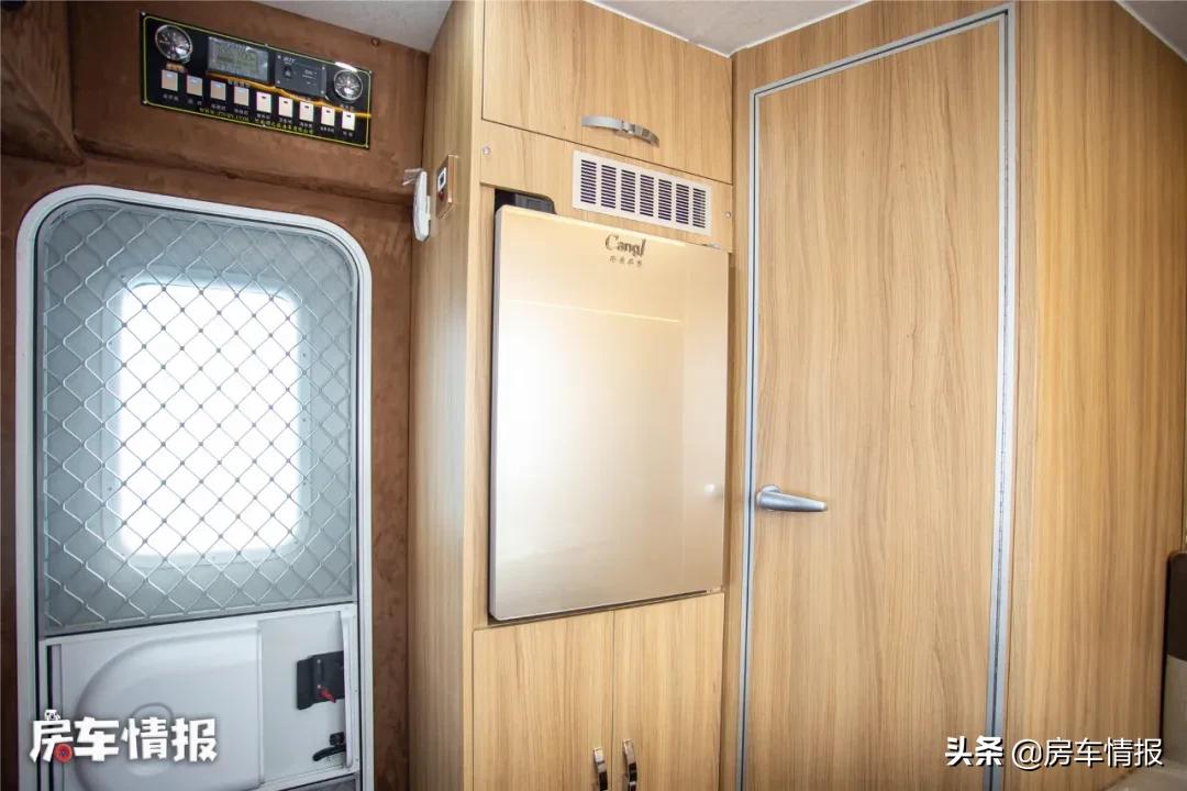 售价不足6万元国产房车,军车民用版房车