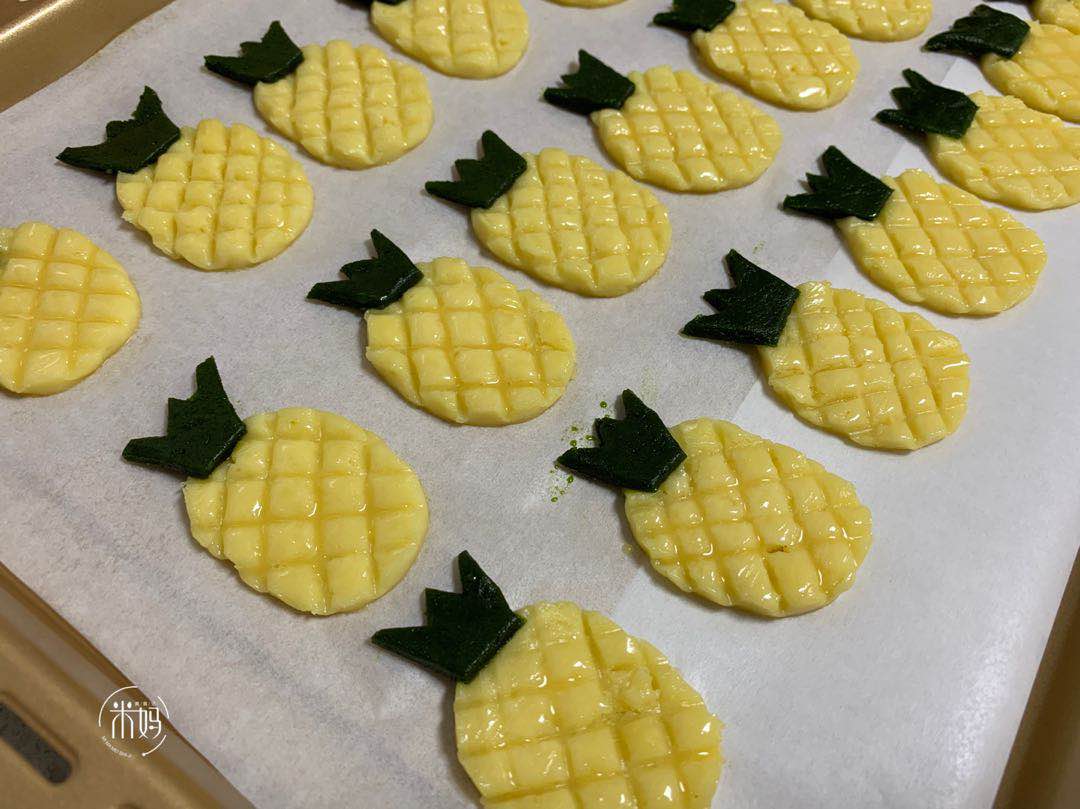 酥脆香甜的曲奇简单揉几下就可以,无需打发的曲奇做法