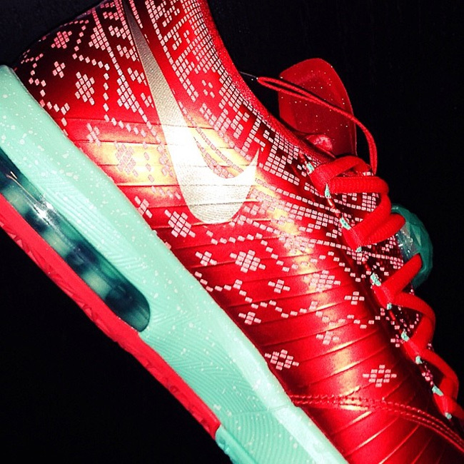 nba球员圣诞节穿什么鞋,nba球星平时穿什么鞋