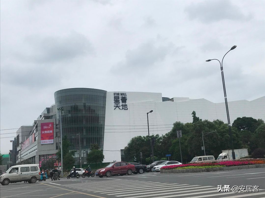 奥特莱斯购物中心早期以什么取胜,商业地产奥特莱斯