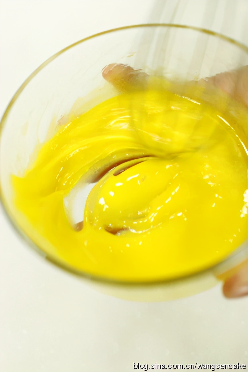 想要做一个简单的蛋糕,想要简单又好吃的蛋糕怎么做