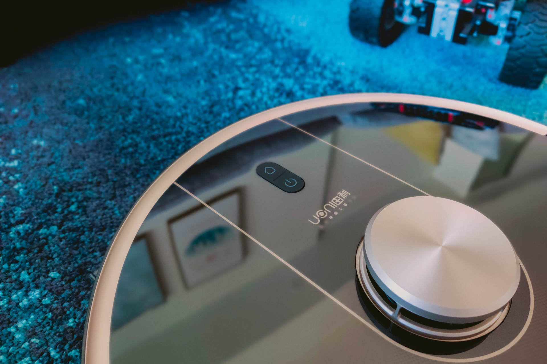 连垃圾都懒得倒，由利扫地机器人评测：垃圾自动收集，一月一次