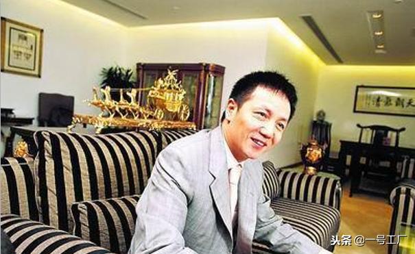 在日本卖生发水起家，父亲葬礼用300辆奔驰送行，第二天就进监狱