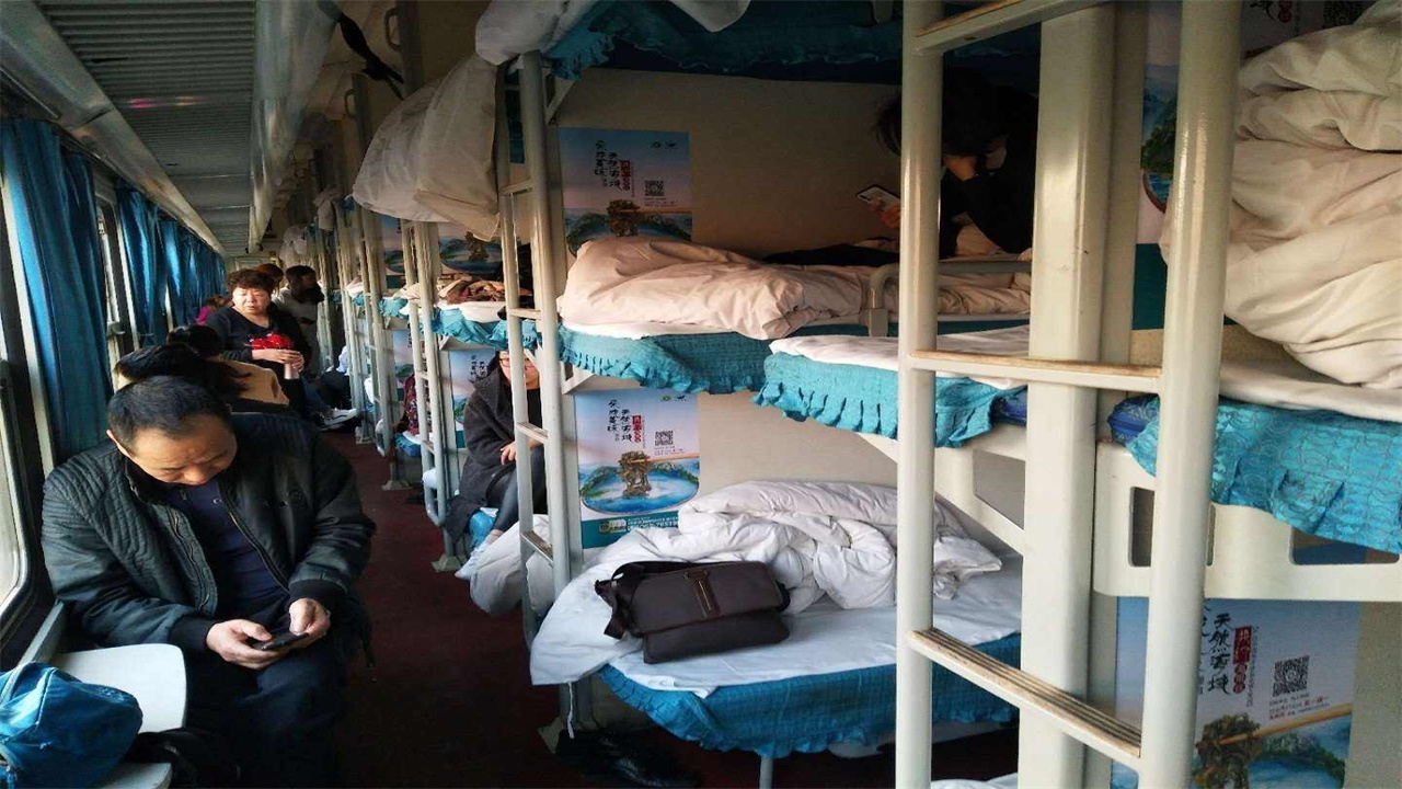 火车卧铺一个人住安全吗,火车卧铺为何要男女混合住