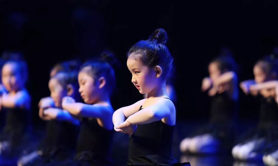 舞蹈的基本功是什么,舞蹈练习基本功大哭大叫