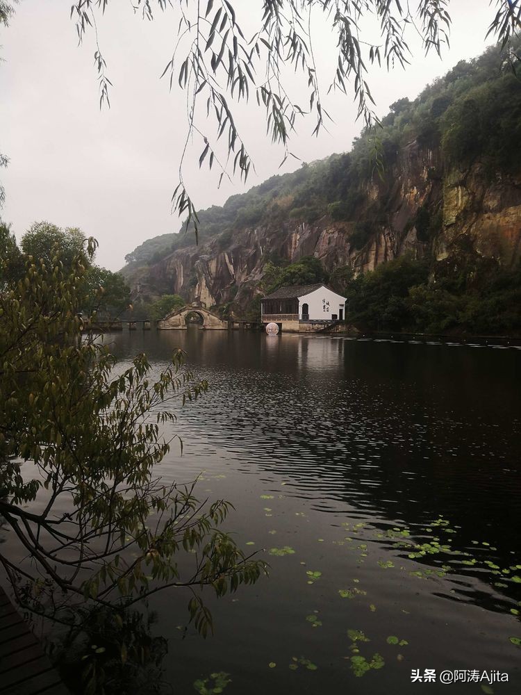 勿谓湖小，天在其中：绍兴东湖