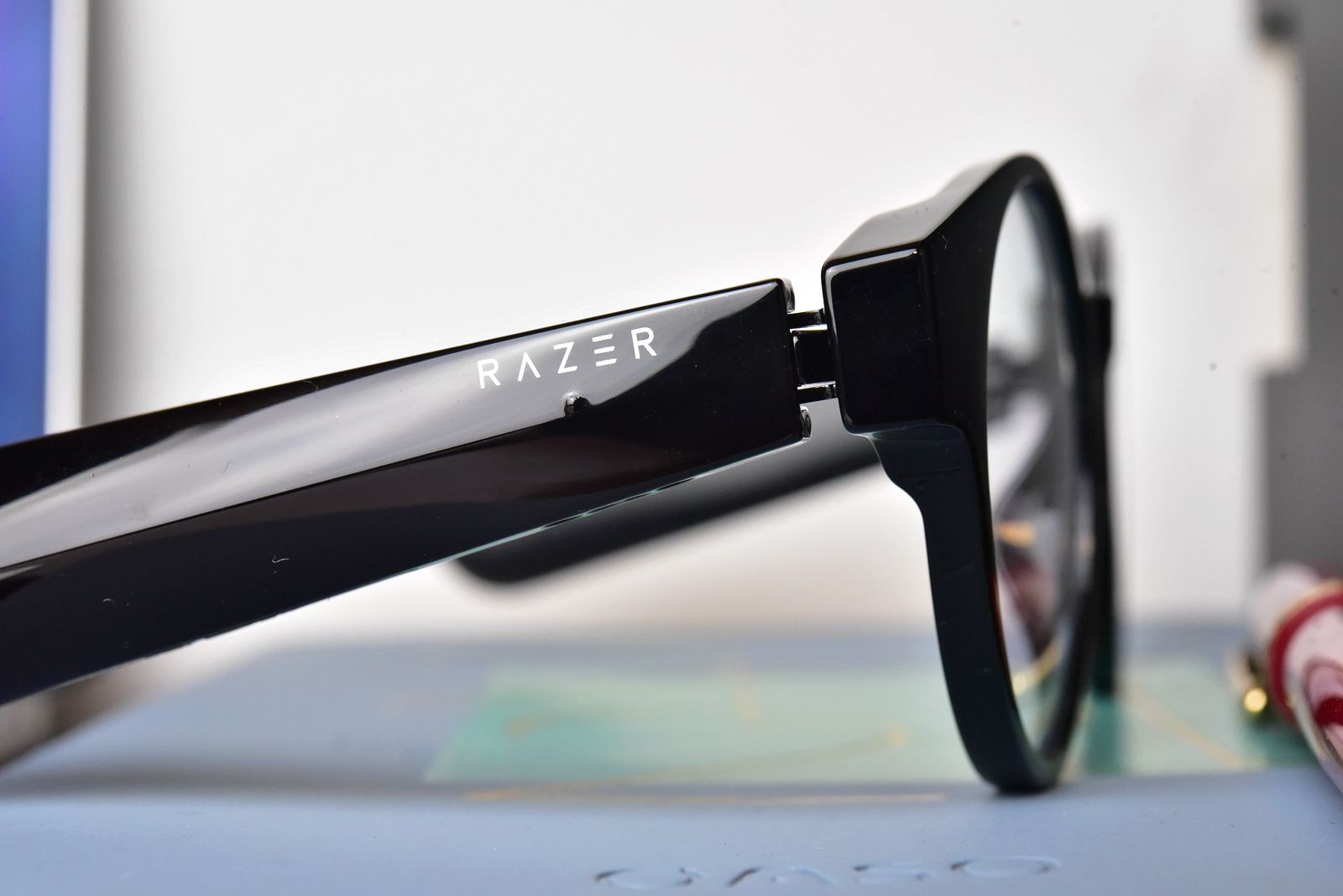 戴着眼镜就能听歌、接电话,你无法想象这是外设大厂雷蛇的操作