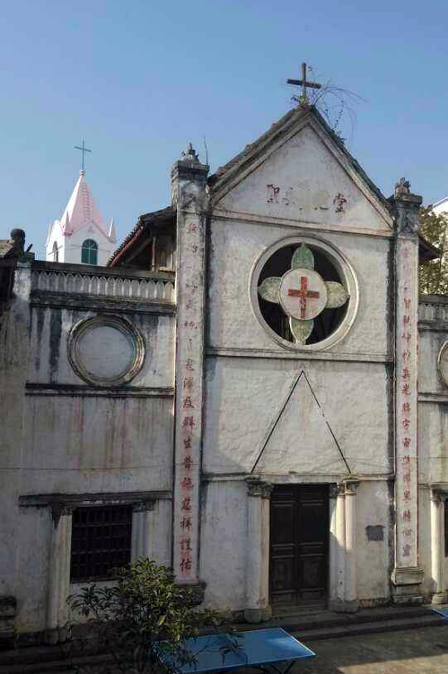 重庆巫山县地形最平坦的镇，和奉节接壤，场镇规模居县内前茅