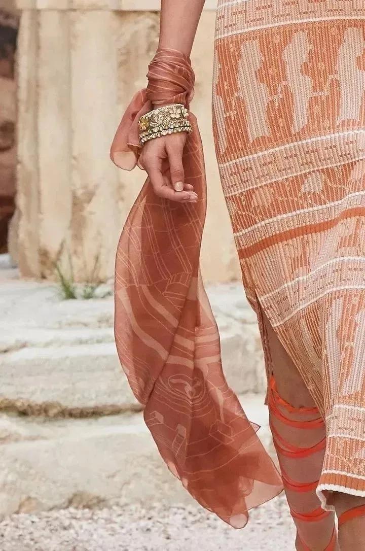 丝巾的100种系法,90x90方形丝巾的系法慢动作视频