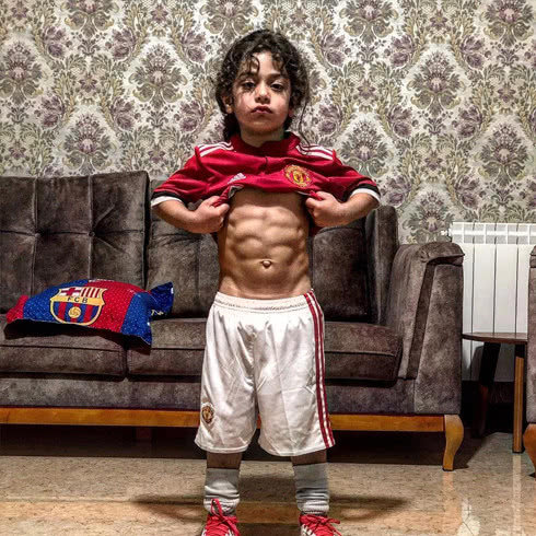 伊朗6岁足球神童阿拉特的肌肉,伊朗足球小男孩训练