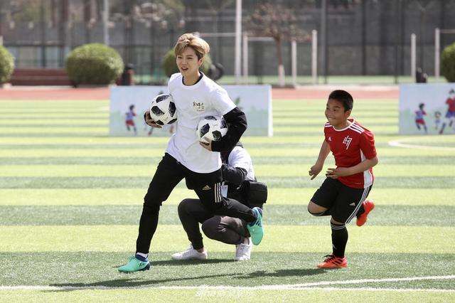 迎难而上，强势破圈获直男认可，初代目顶流而立之年重装上阵