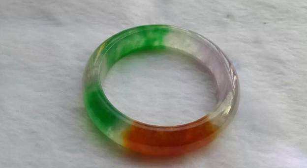 戴在手腕上的玉镯丢了预示着什么,玉镯突然丢了什么预兆