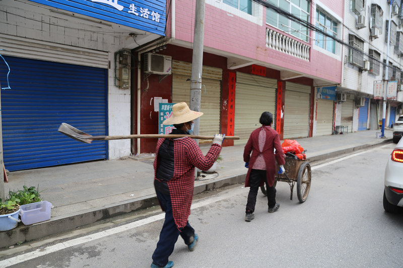 多措并举筑牢社区疫情防控第一线,新一轮疫情防控的社区工作者们