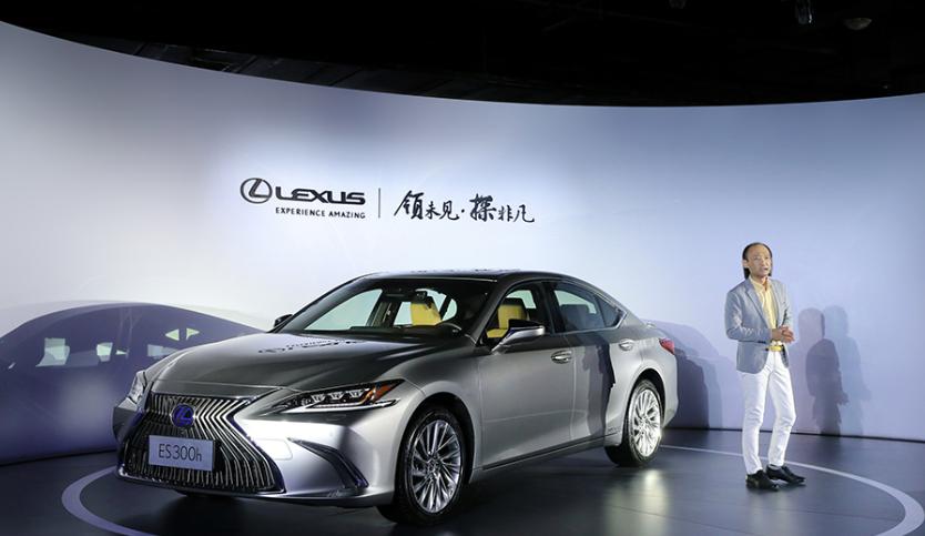 雷克萨斯es300h对比奔驰e,雷克萨斯es300h和奔驰e级