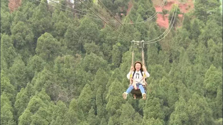 天桥沟玻璃栈道一日游,芙蓉山风景区玻璃滑道