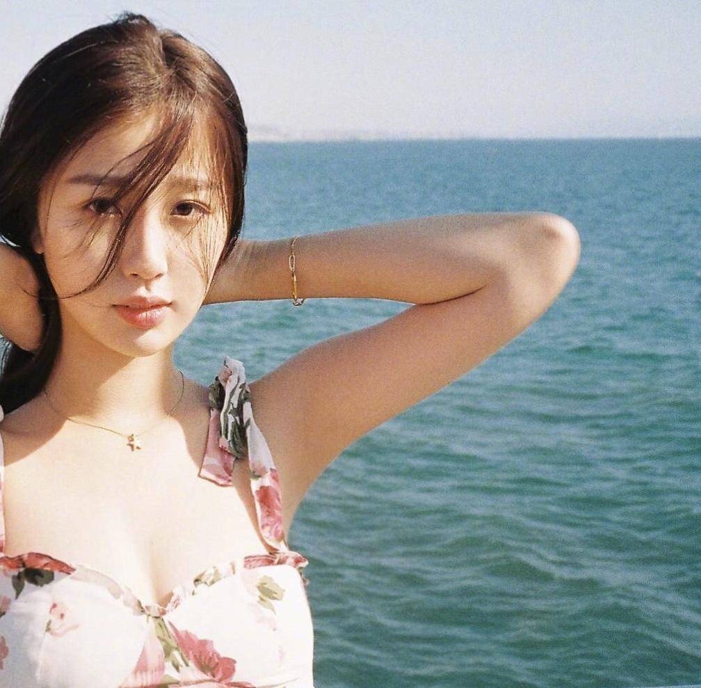 盘点娱乐圈白富美:虞书欣一般乔欣中等,鲜少露面的綦美合最富有