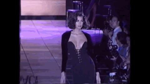 她是天神Naomi心中的bestwalker,身材比例完美被赞“小腰精”