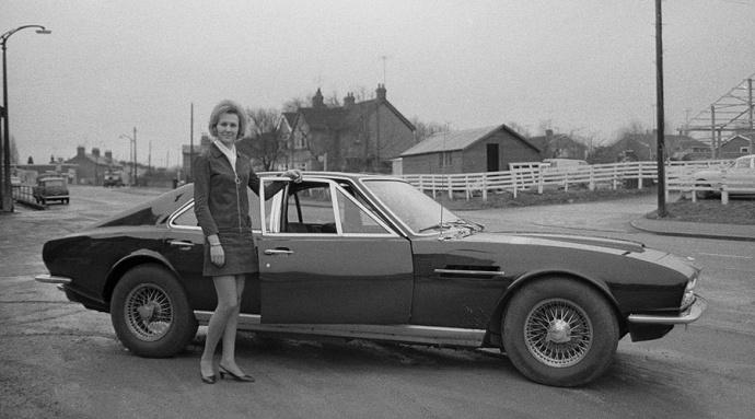 英国超豪超跑婉拒吉利,年亏10亿高管离职,12万北京富翁买账几何