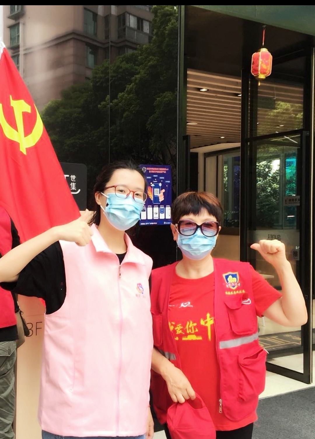 区街新闻|70多幅照片记录世茂滨江社区辖内志愿者,南京感谢你们