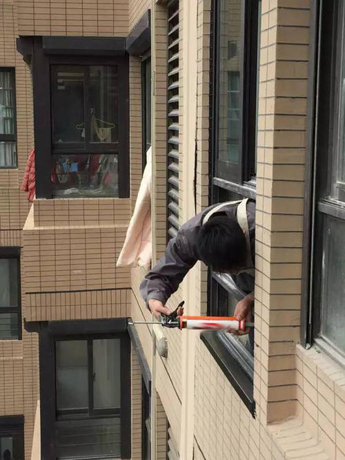 阳台窗户漏水怎么办,阳台窗户漏水解决方法