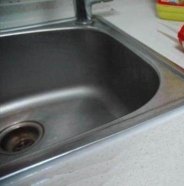 厨房灶台缝隙渗水,水槽和灶台缝隙漏水