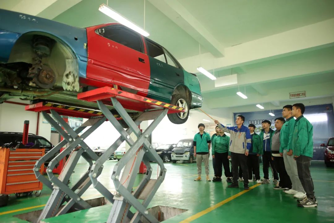 “职教高考”要来了,中专生读大学门槛要降了?专家解读