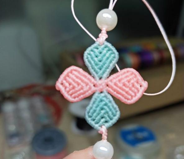 编织挂坠怎么编,简易四叶草编绳教程