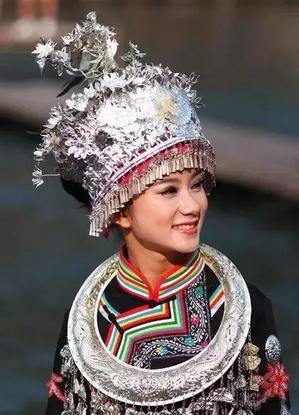 高桥吾郎和普通银饰的区别,日本类似克罗心的银饰